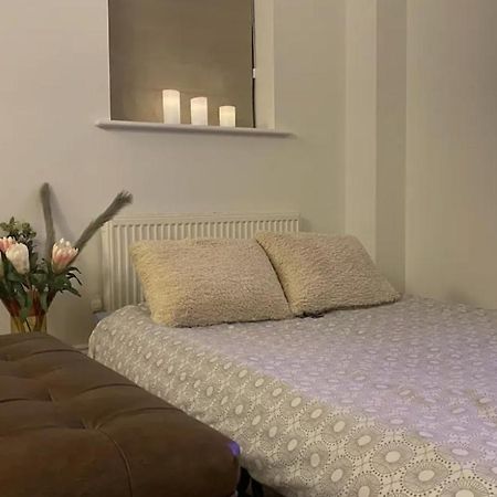 Modern Town House In Cotswolds - 3 Double Bedrooms Witney Eksteriør billede