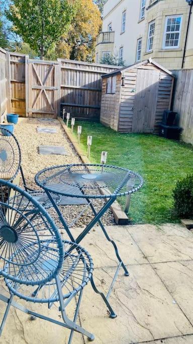 Modern Town House In Cotswolds - 3 Double Bedrooms Witney Eksteriør billede