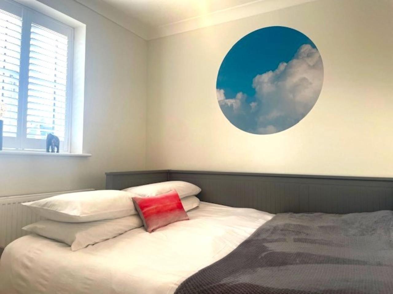 Modern Town House In Cotswolds - 3 Double Bedrooms Witney Eksteriør billede