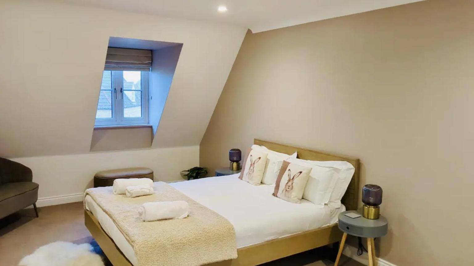 Modern Town House In Cotswolds - 3 Double Bedrooms Witney Eksteriør billede