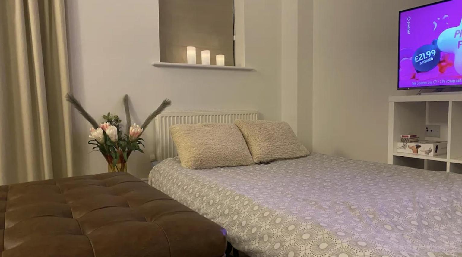 Modern Town House In Cotswolds - 3 Double Bedrooms Witney Eksteriør billede